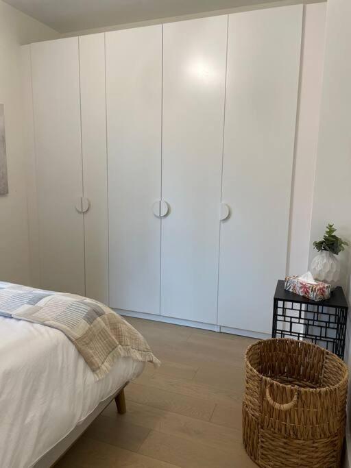 טורונטו Modern Apartment Close To The Beach With Parking מראה חיצוני תמונה