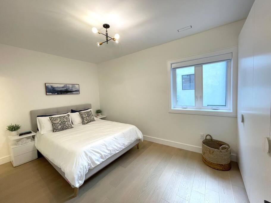 טורונטו Modern Apartment Close To The Beach With Parking מראה חיצוני תמונה