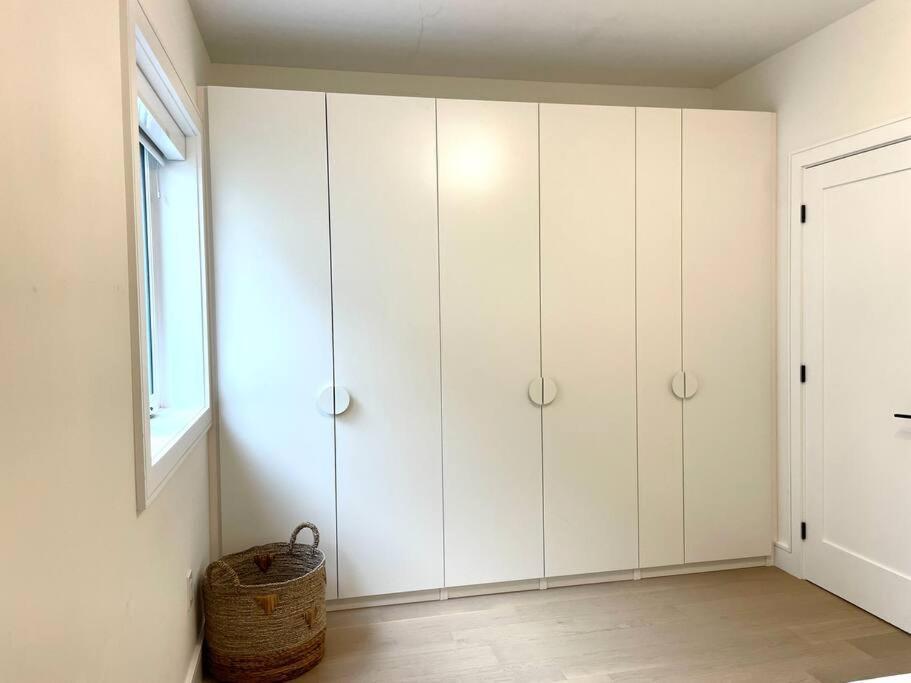טורונטו Modern Apartment Close To The Beach With Parking מראה חיצוני תמונה