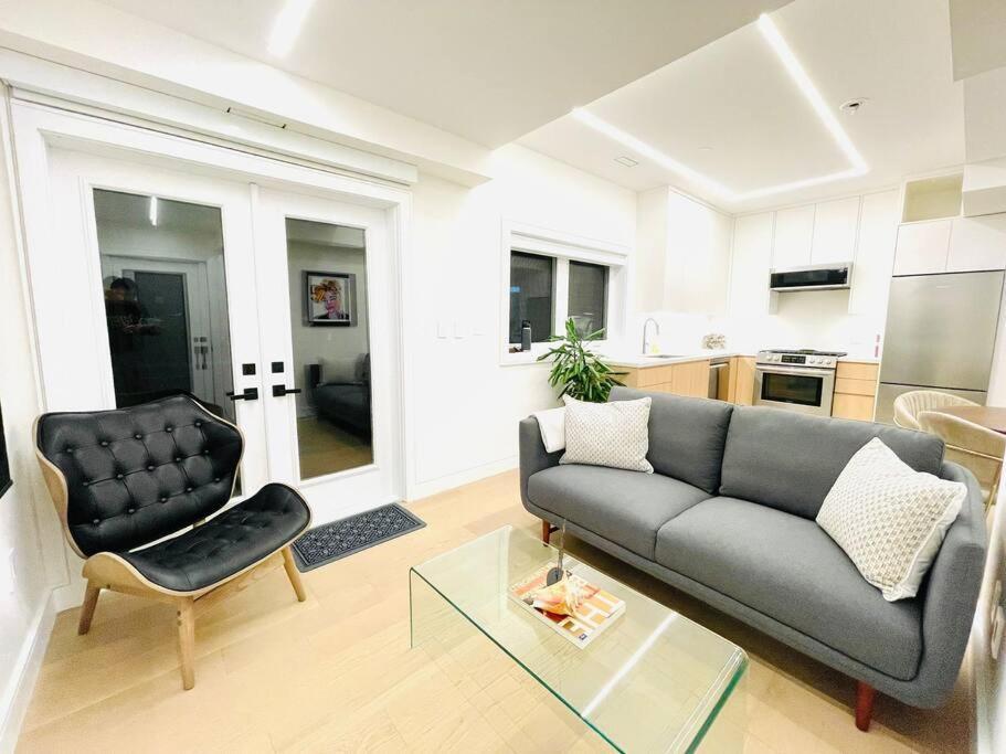 טורונטו Modern Apartment Close To The Beach With Parking מראה חיצוני תמונה