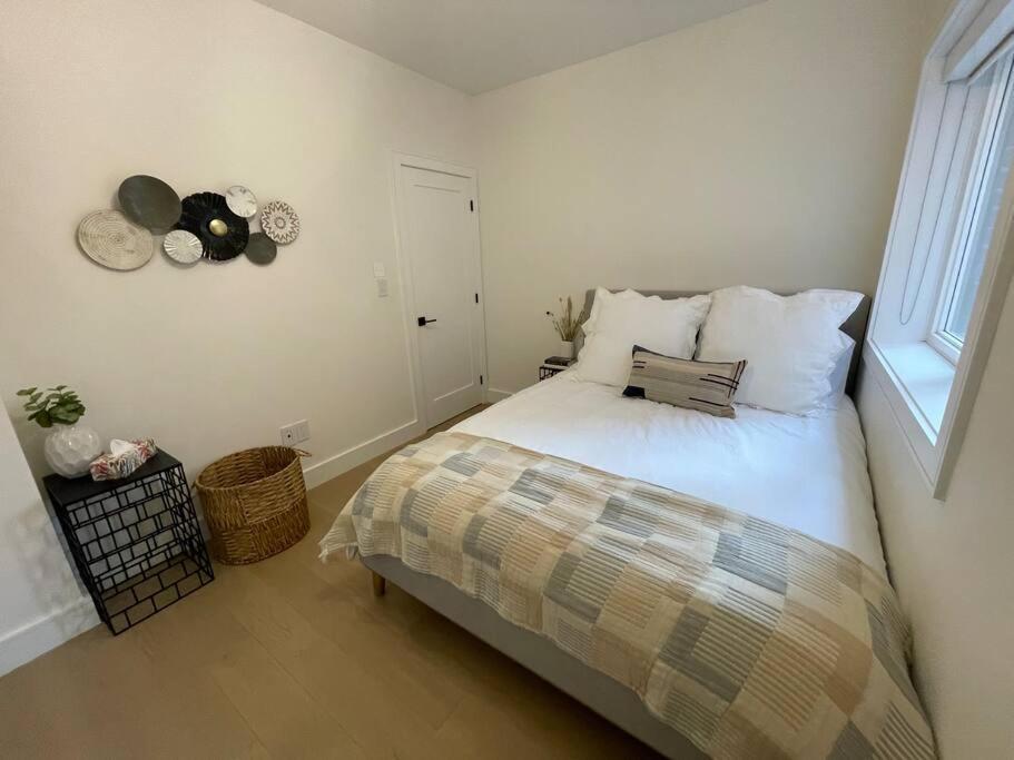 טורונטו Modern Apartment Close To The Beach With Parking מראה חיצוני תמונה