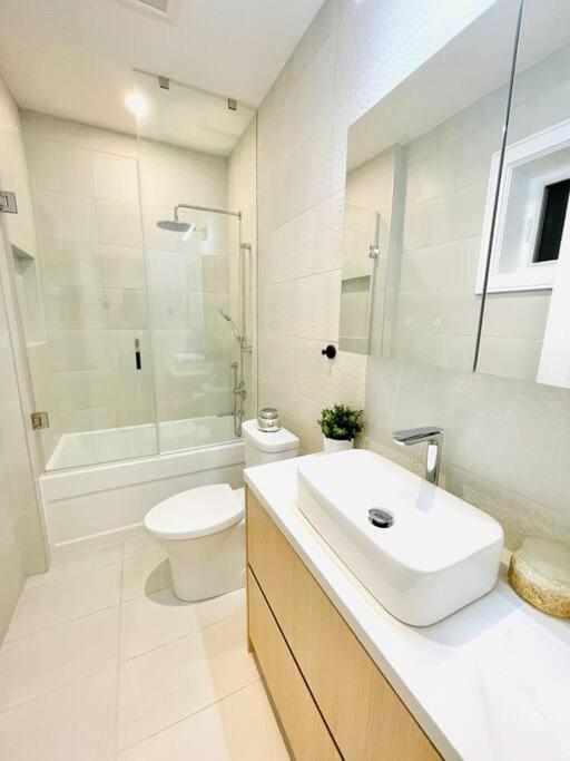 טורונטו Modern Apartment Close To The Beach With Parking מראה חיצוני תמונה