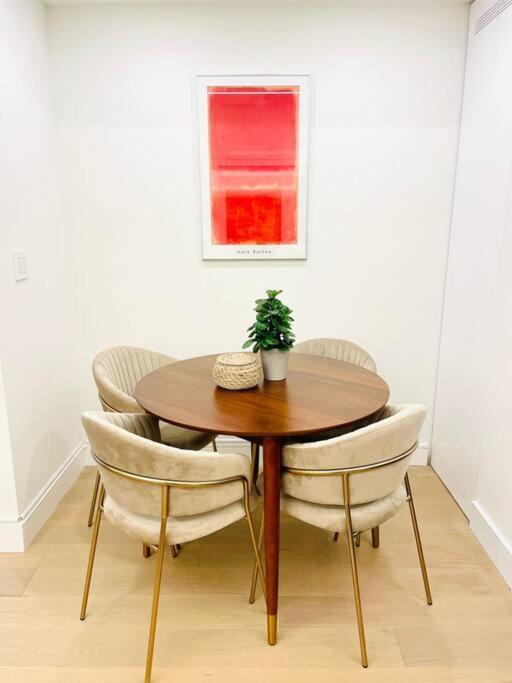 טורונטו Modern Apartment Close To The Beach With Parking מראה חיצוני תמונה