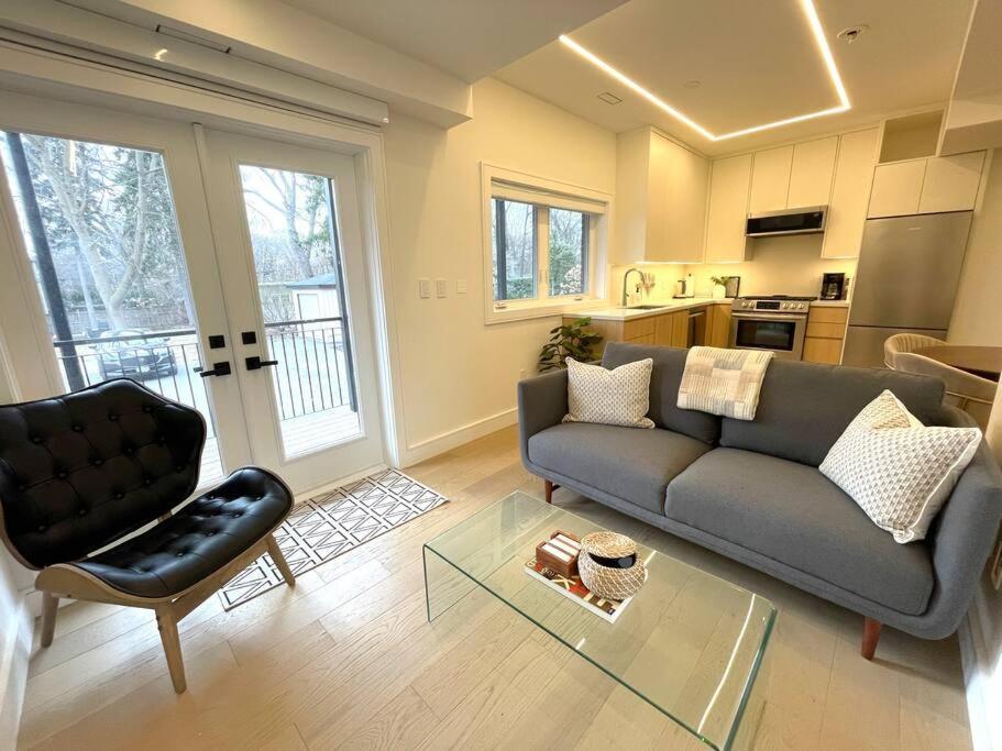 טורונטו Modern Apartment Close To The Beach With Parking מראה חיצוני תמונה